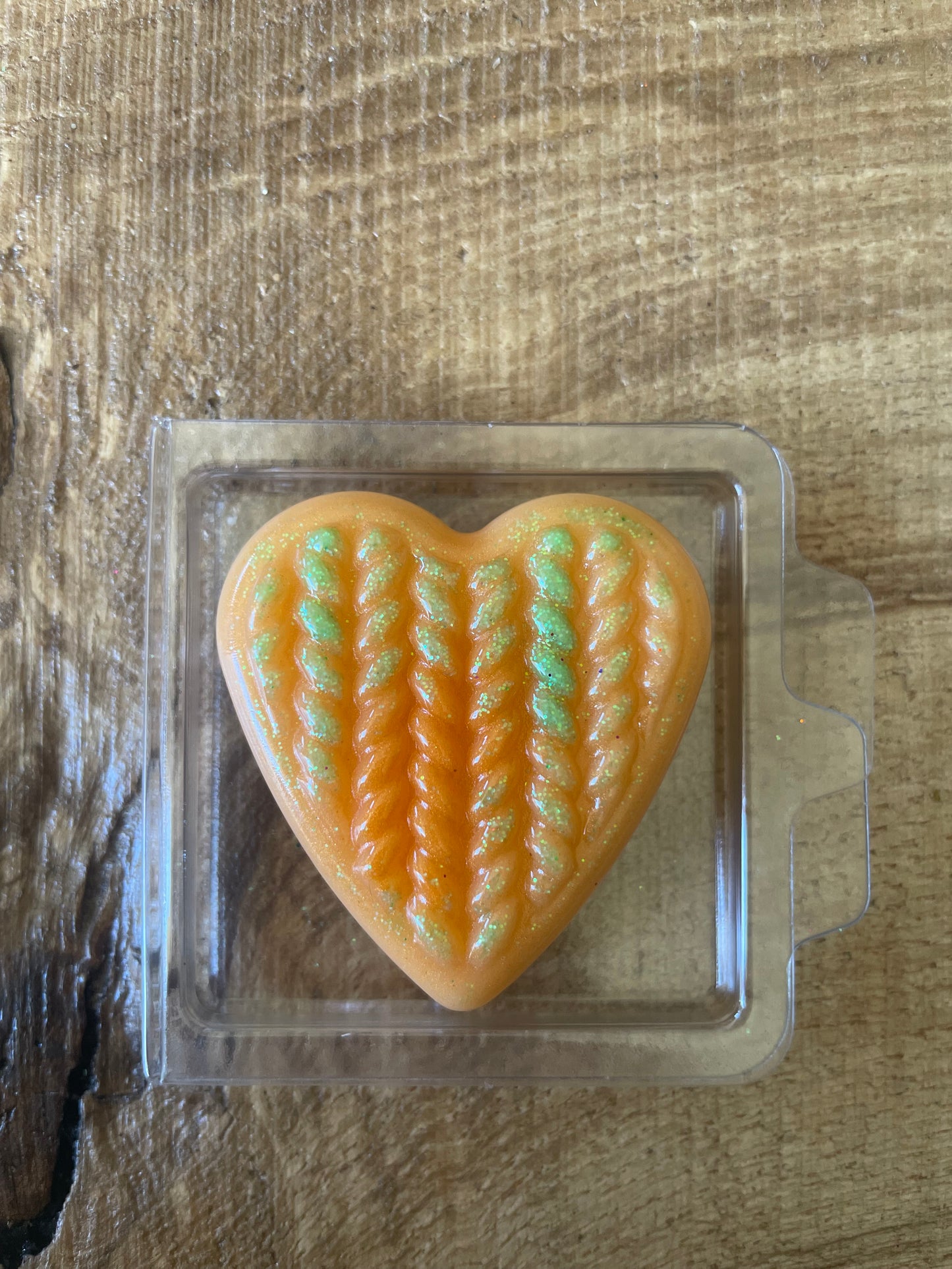 Wool heart clamshell wax melt